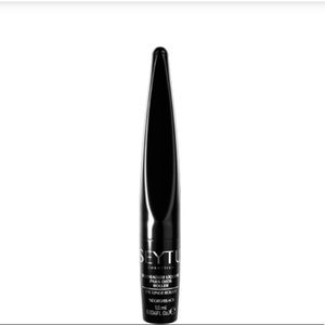 Eyeliner roller